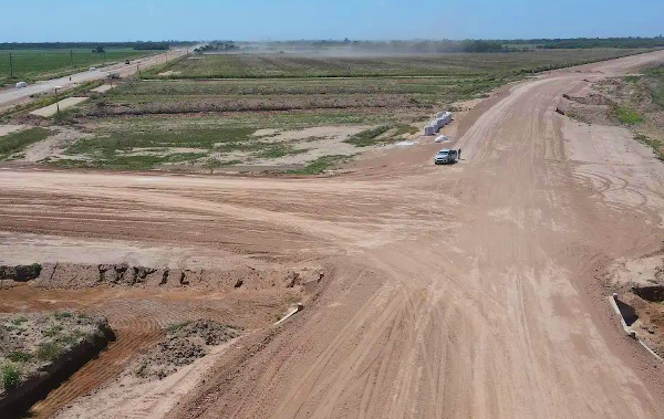 Trabajos de consolidación de suelo y alcantarillados sobre la traza de la Ruta Provincial 6, zona de Las Breñas, Chaco.